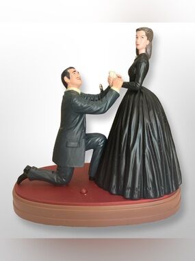 2016 Hallmark Gone with the Wind "An Honorable Proposal" magic ornament